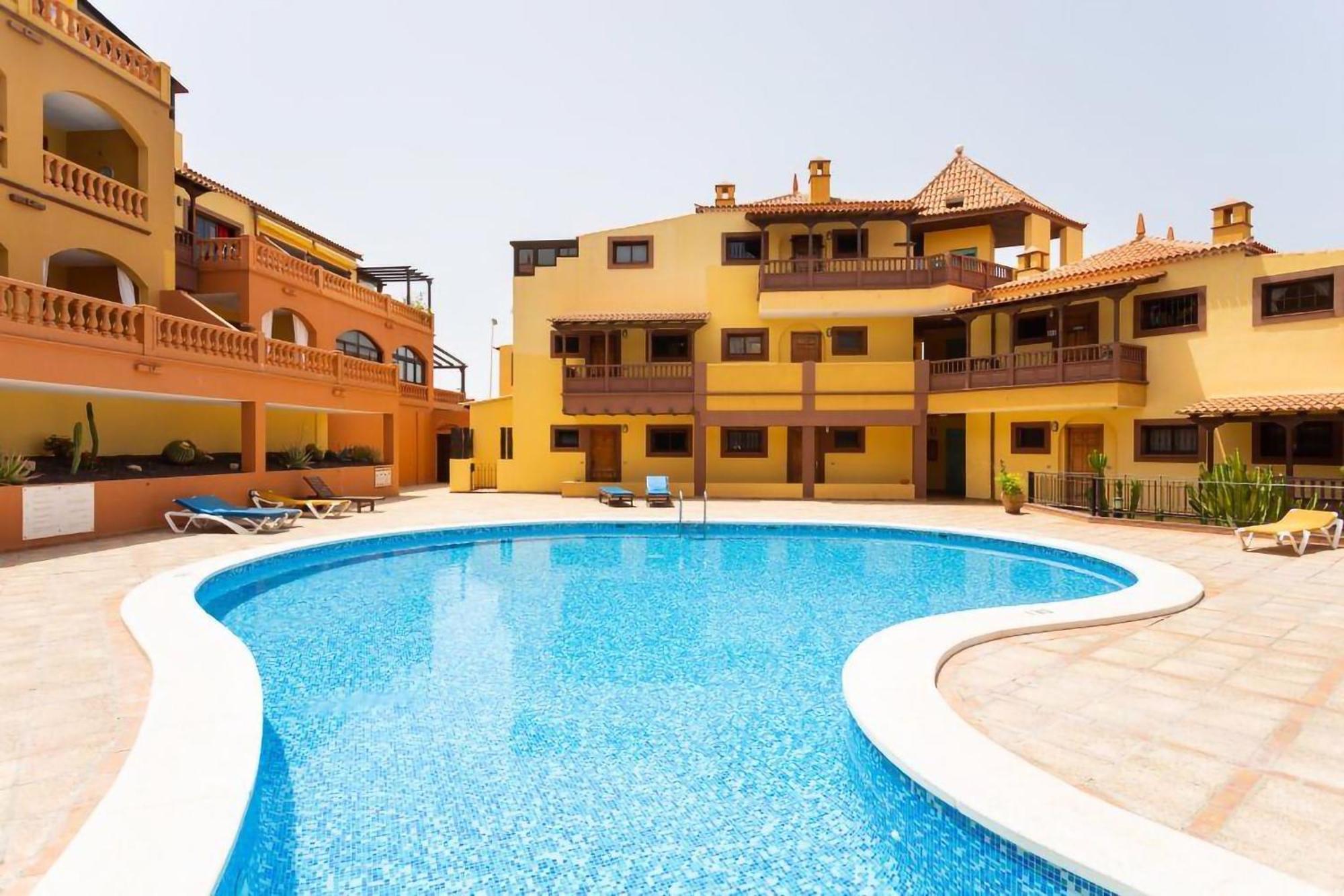 Eden Rentals Elite Palace Suites Адехе Екстер'єр фото
