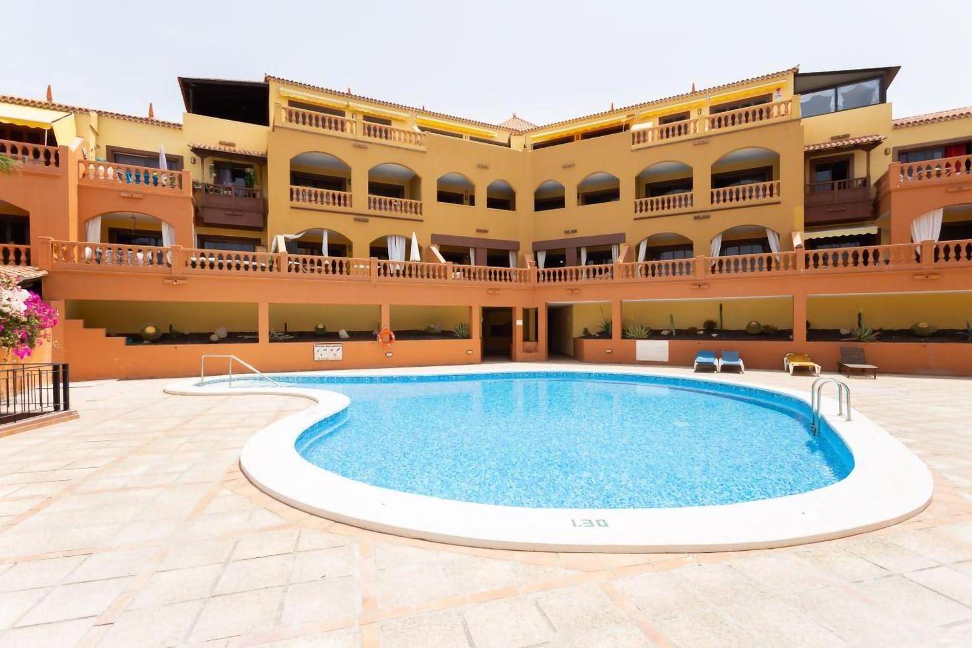 Eden Rentals Elite Palace Suites Адехе Екстер'єр фото