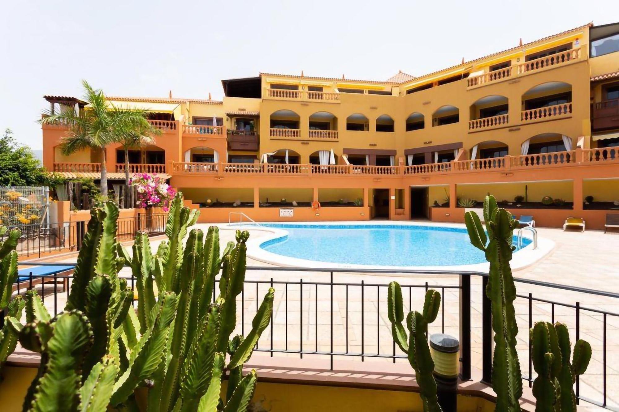 Eden Rentals Elite Palace Suites Адехе Екстер'єр фото