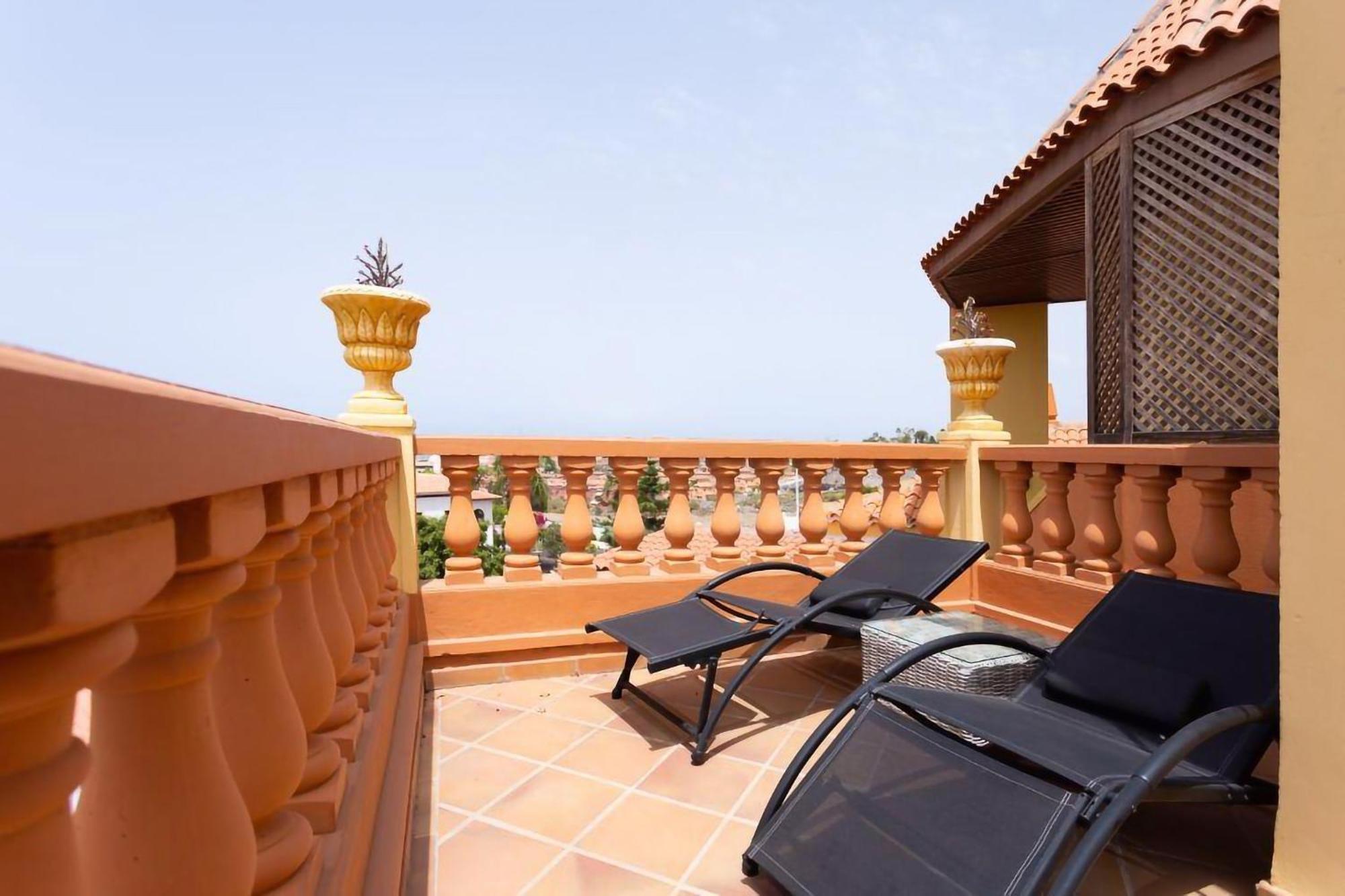 Eden Rentals Elite Palace Suites Адехе Екстер'єр фото
